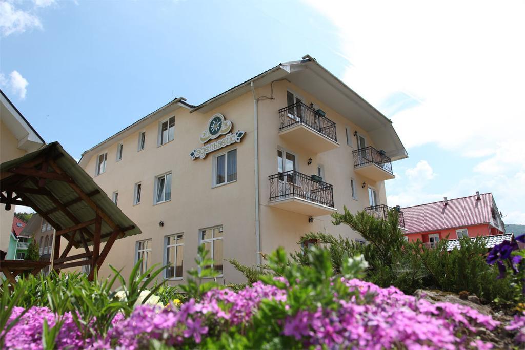 Edelweiss Hotell Poljana Exteriör bild